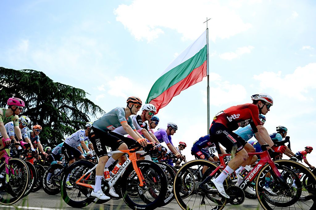 'You still have to be careful' – Masked up Giro d'Italia riders touch down in Italy after travel from Bulgaria