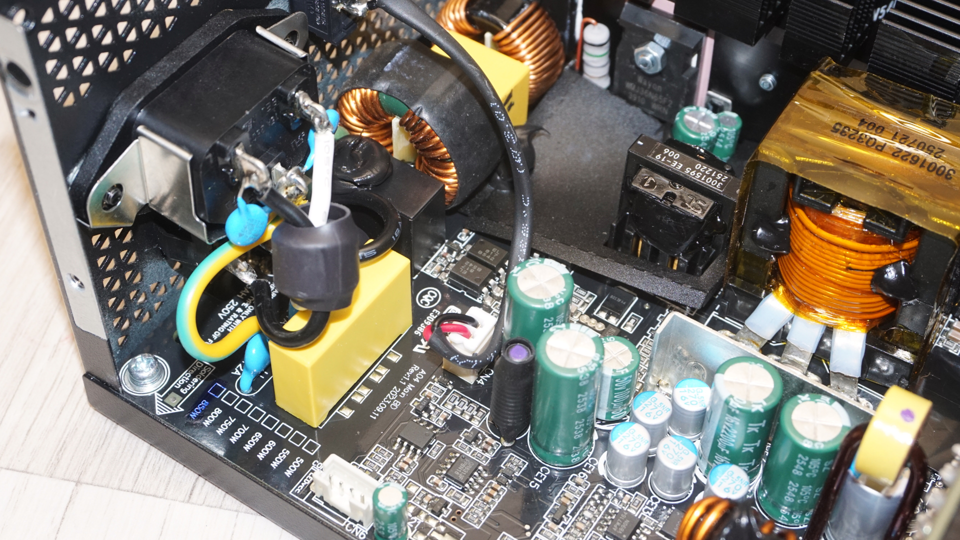 Montech Century II Gold 850W ATX 3.1