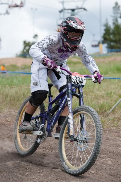 Jacqueline Harmony (Vixen Racing) is intensly focused on speed, which paid off with a silver medal.