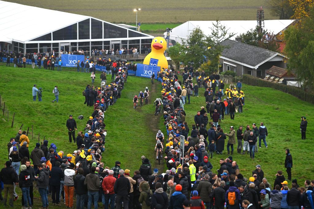 OUDENAARDE BELGIUM NOVEMBER 01 A general view of the peloton competing during the 35th Trofee Oudenaarde Koppenbergcross 2024 Womens Elite on November 01 2024 in Oudenaarde Belgium Photo by Luc ClaessenGetty Images