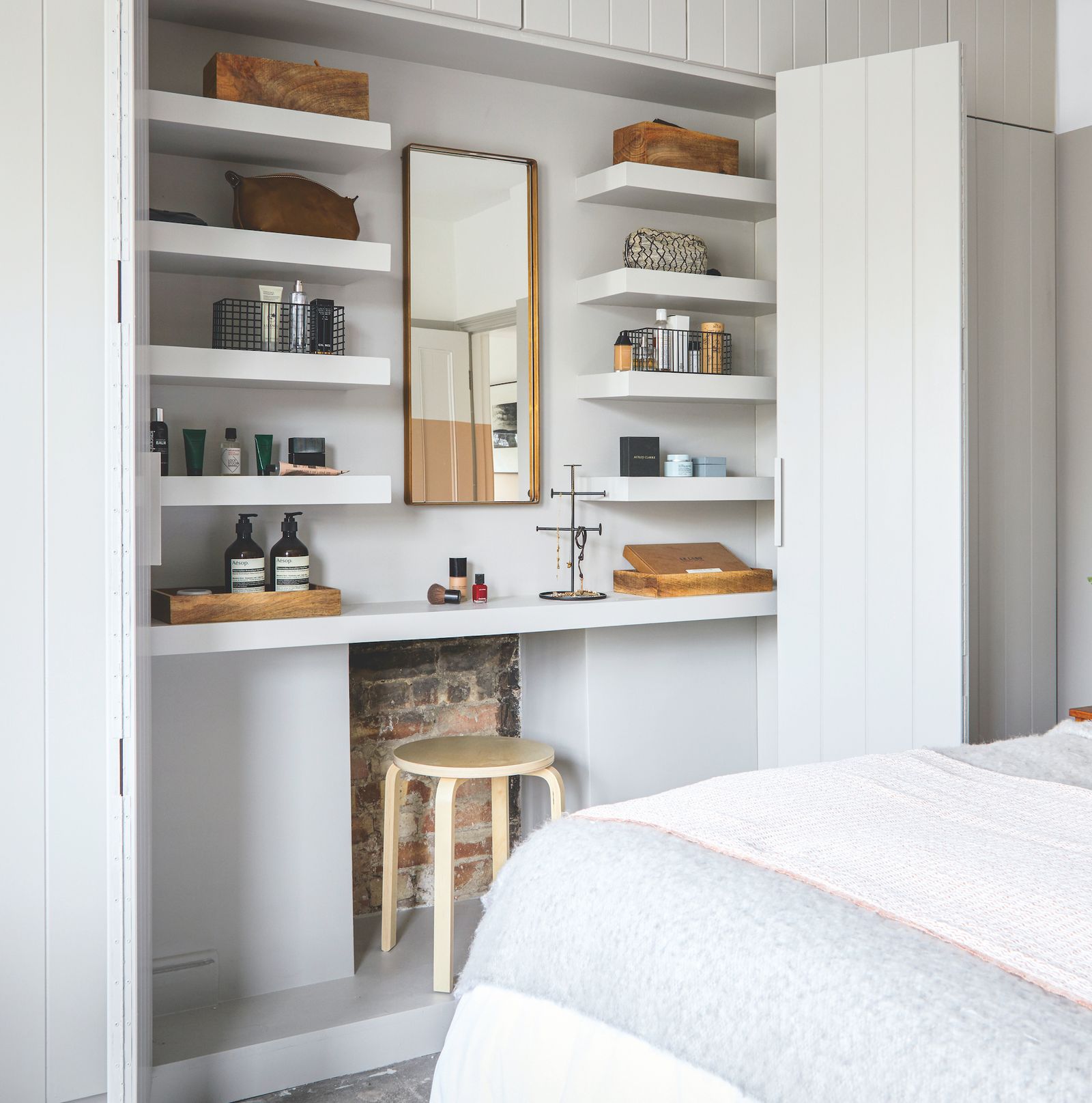 Bedroom shelf ideas stylish ways to use shelving for storage and