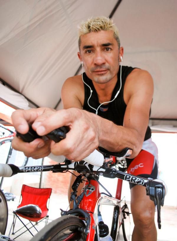 Felix Cardenas Ravelo (Gw Shimano-Chec-Envia) warms up