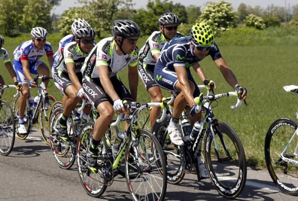 Carlos Sastre (Geox-TMC) chats in the bunch