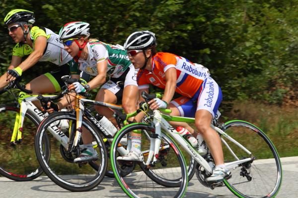Three riders lean into a corner - Monia Baccaille (SC MCipollini Giordana), Andrea Dvorak (Colavita Forno D'Asolo) and Petra Dijkman (Netherlands).