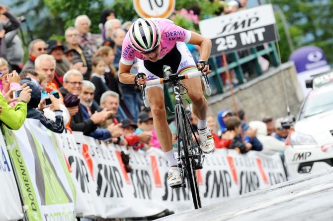 Marinne Vos (Rabo Liv) fights to hold onto pink