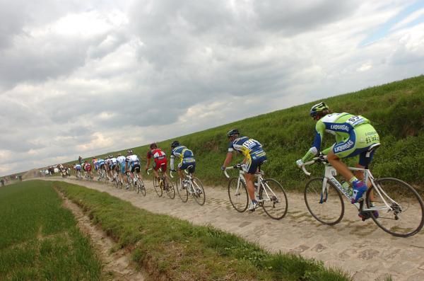 There are some sections of pave that are devoid of fans.