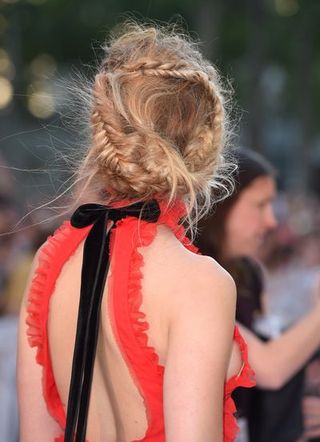 Back, Liver, Brown hair, Coquelicot, Knot, Red hair, Strap,