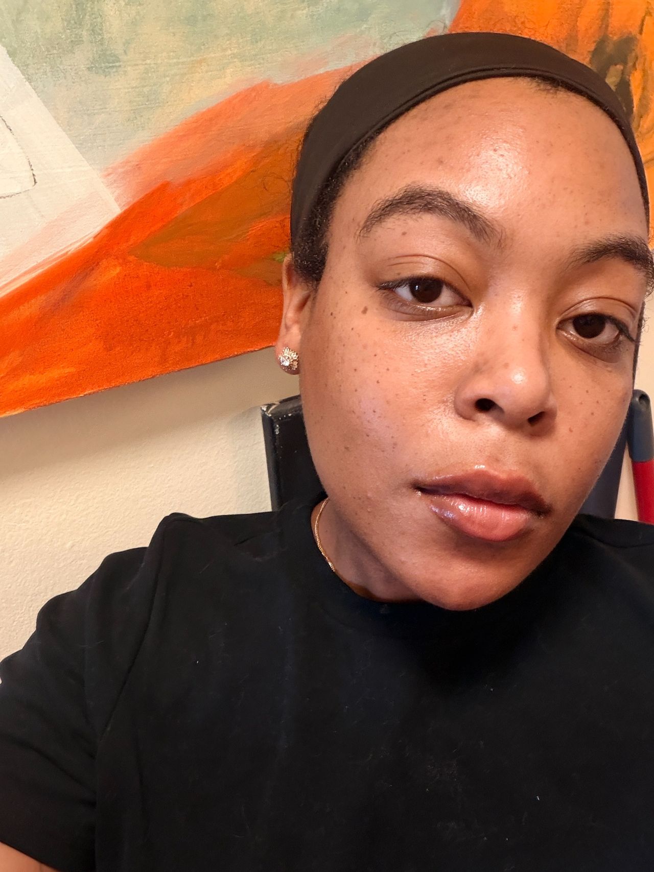 Ariel Baker before and after using the Tom Ford Foundation pitch.