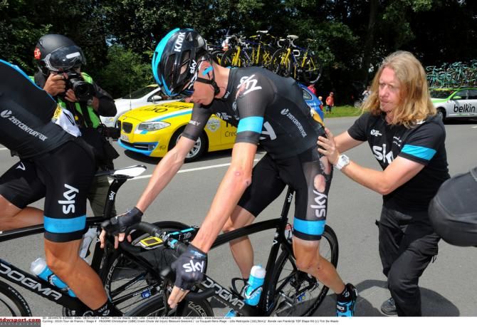Froome gets back on the bike