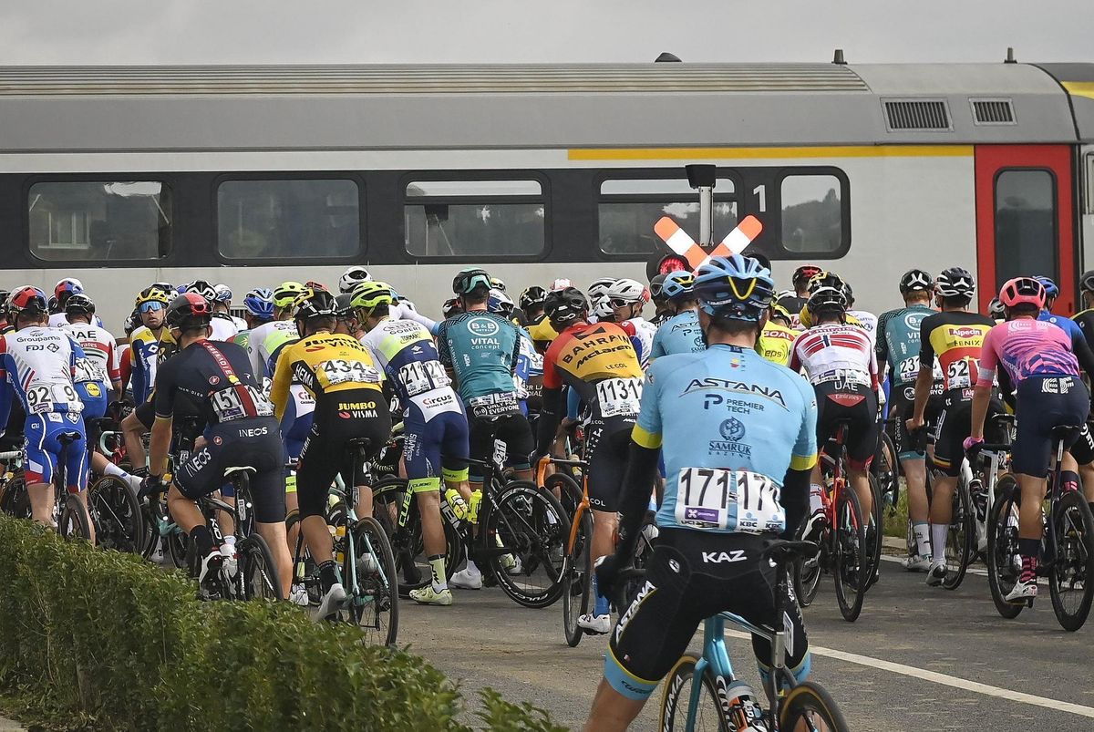 Giro delle Fiandre 2020 Tour des Flandres Ronde van Vlaanderen Antwerp Oudenaarde 2433 km 18102020 Stop Train photo Nico VereeckenPNBettiniPhoto2020