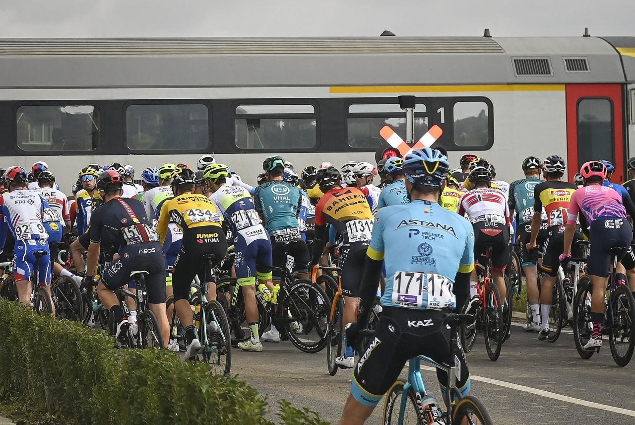 Giro delle Fiandre 2020 Tour des Flandres Ronde van Vlaanderen Antwerp Oudenaarde 2433 km 18102020 Stop Train photo Nico VereeckenPNBettiniPhoto2020