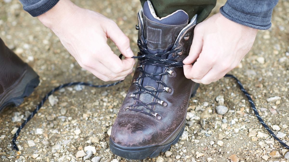 How should hiking boots fit? Top tips and advice | Advnture