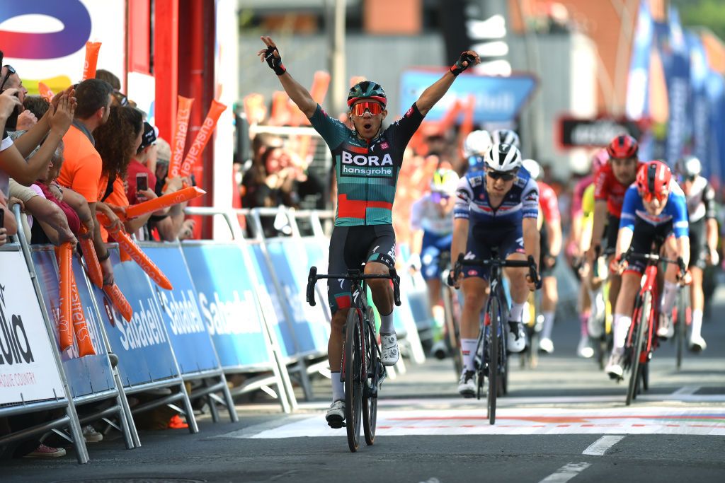 Sergio Higuita (Bora-Hansgrohe) won stage 5 of Itzulia Basque Country