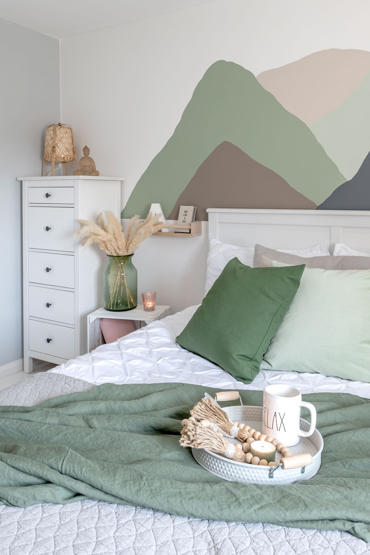 This Simple Wall Mural Idea Is The Perfect Project For The Weekend 