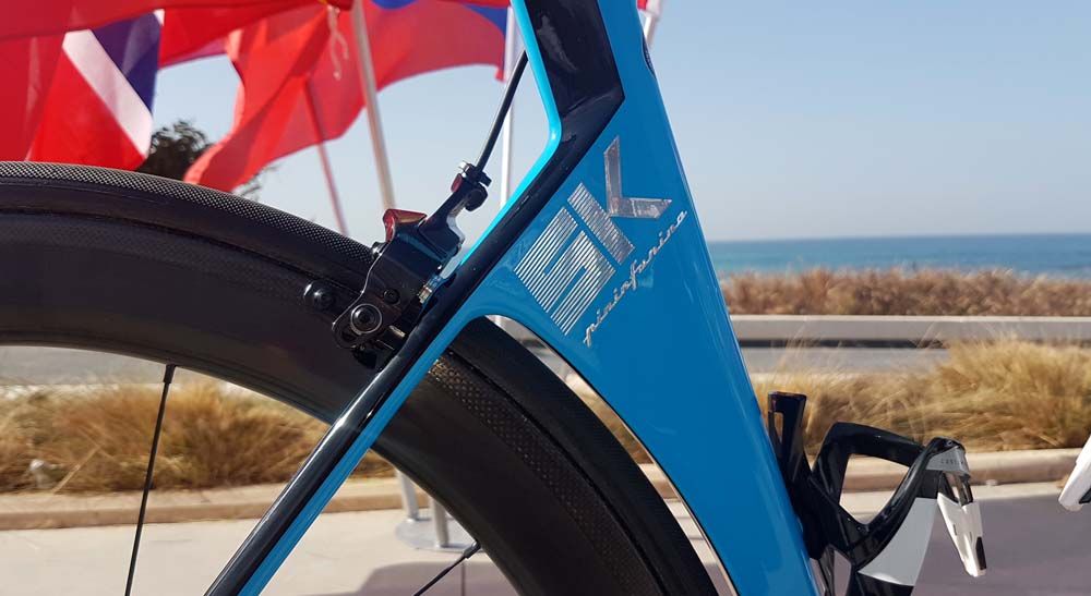 The aero seat tube of the SK Pininfarina blends seamlessly into the seatstays