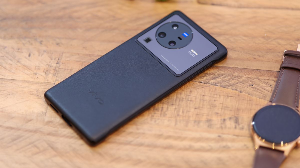 A Photo of the Vivo X80 Pro 5G smartphone
