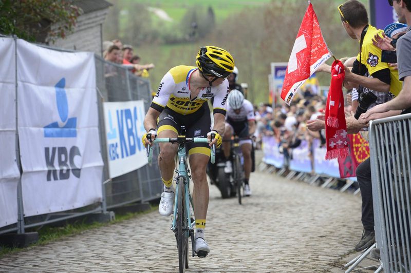 Sep Vanamrcke looks back to see Fabian Cancellara powering towards him