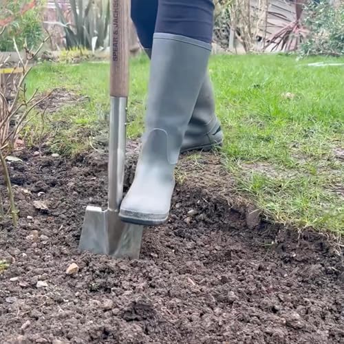 Spear &amp;amp; Jackson Traditional Stainless Steel Border Spade With 712mm Wooden Handle