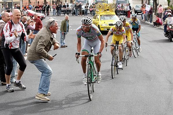 Danilo Di Luca (LPR Brakes) with Riccardo Ricc&ograve; (Saunier Duval-Scott) in tow.