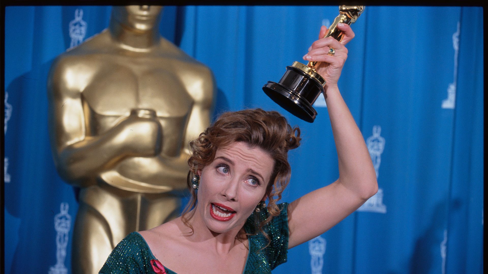 Emma Thompson with her Oscar at the 1993 Academy Awards