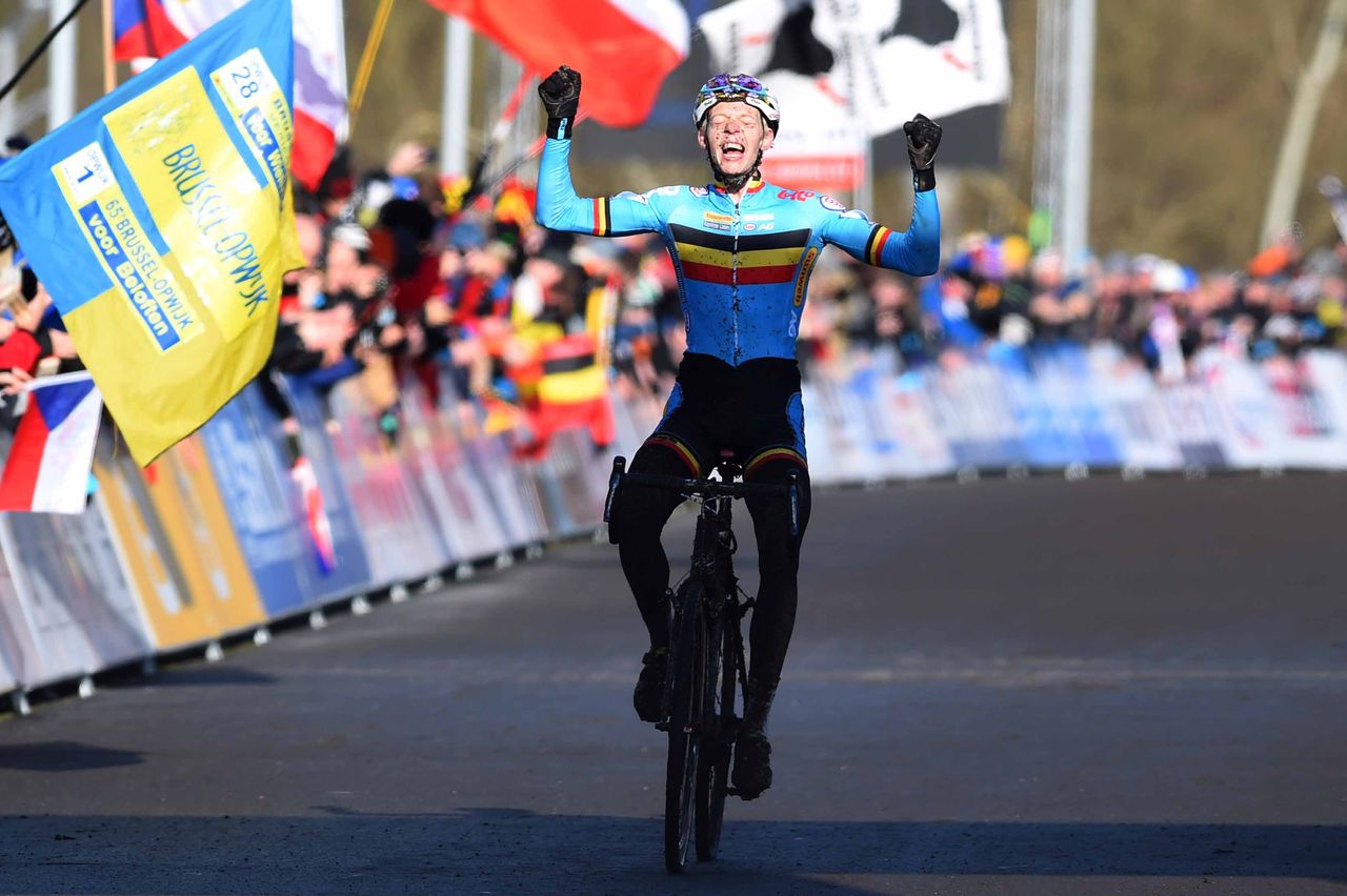 Michael Vanthourenhout (Belgium) wins the U23 world title