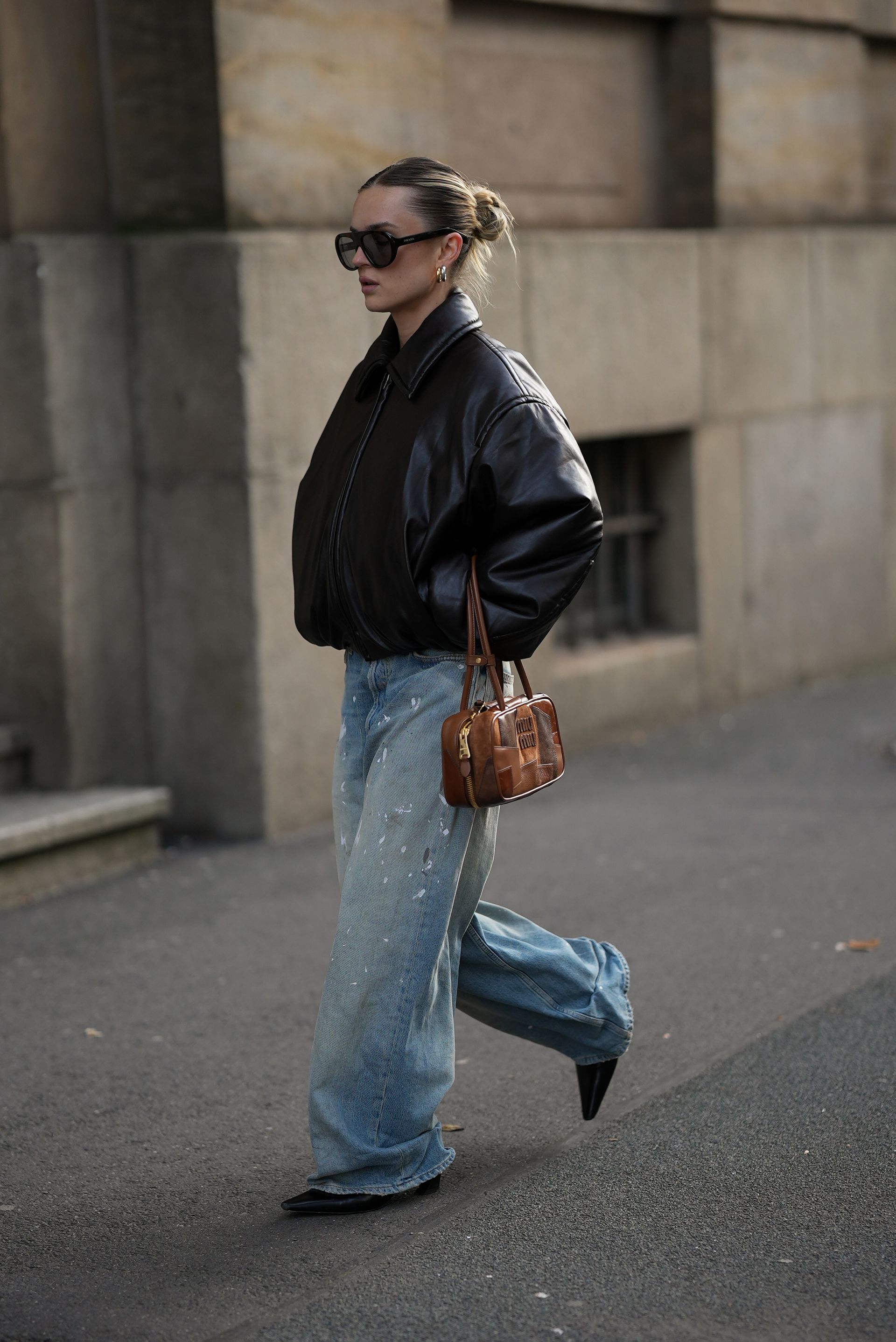 Woman wearing a light wash jeans outfit.