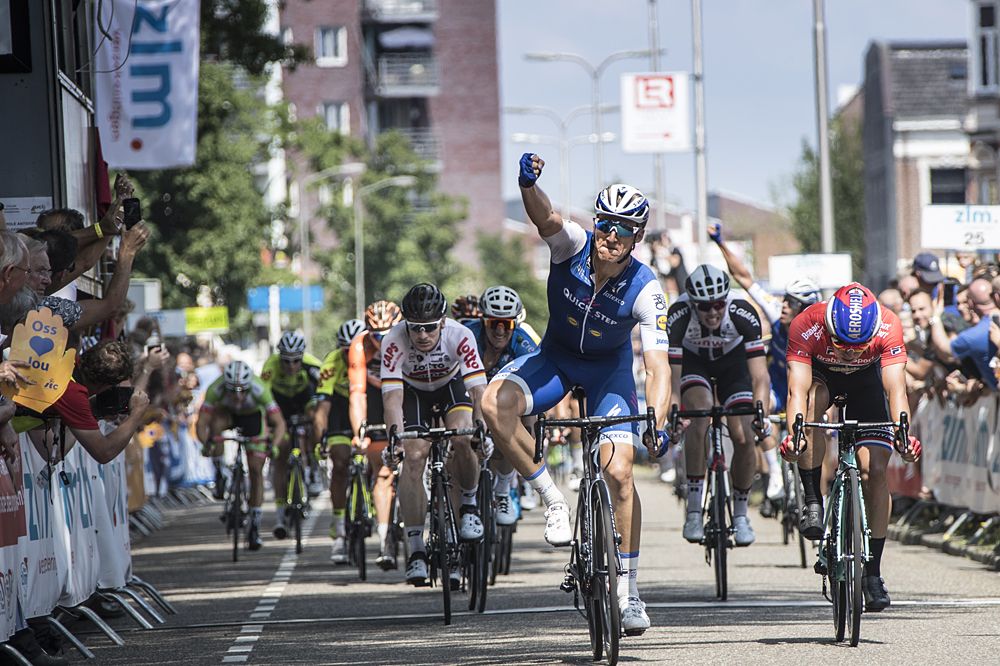 Marcel Kittel (Quick-Step Floors) wins the sprint