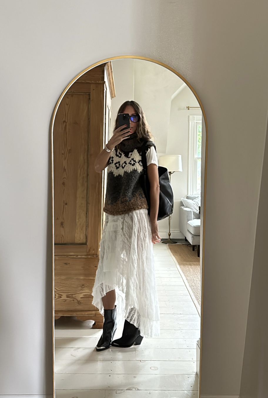 Larissa Mills outfit