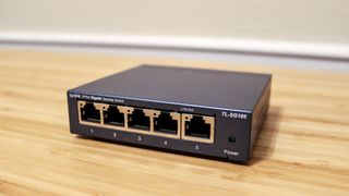 TP-Link TL-SG105 unmanaged Ethernet switch