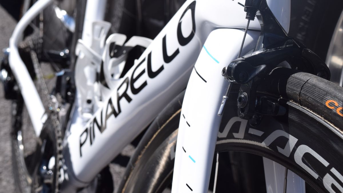 The bike was paired with Shimano Dura-Ace C50 wheels and Continental Competition tubular tyres