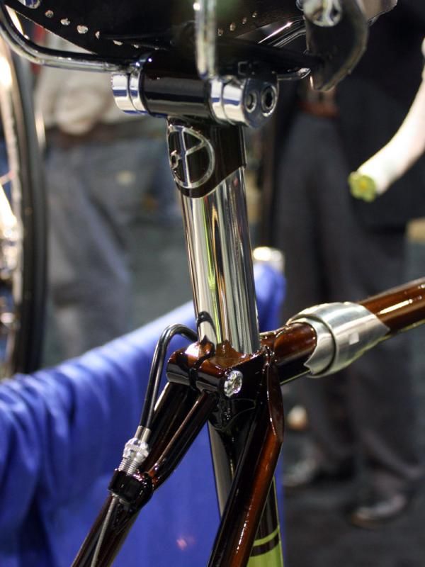 Yipsan built this custom seatpost with a stainless steel shaft and a cast head from Engin Cycles.