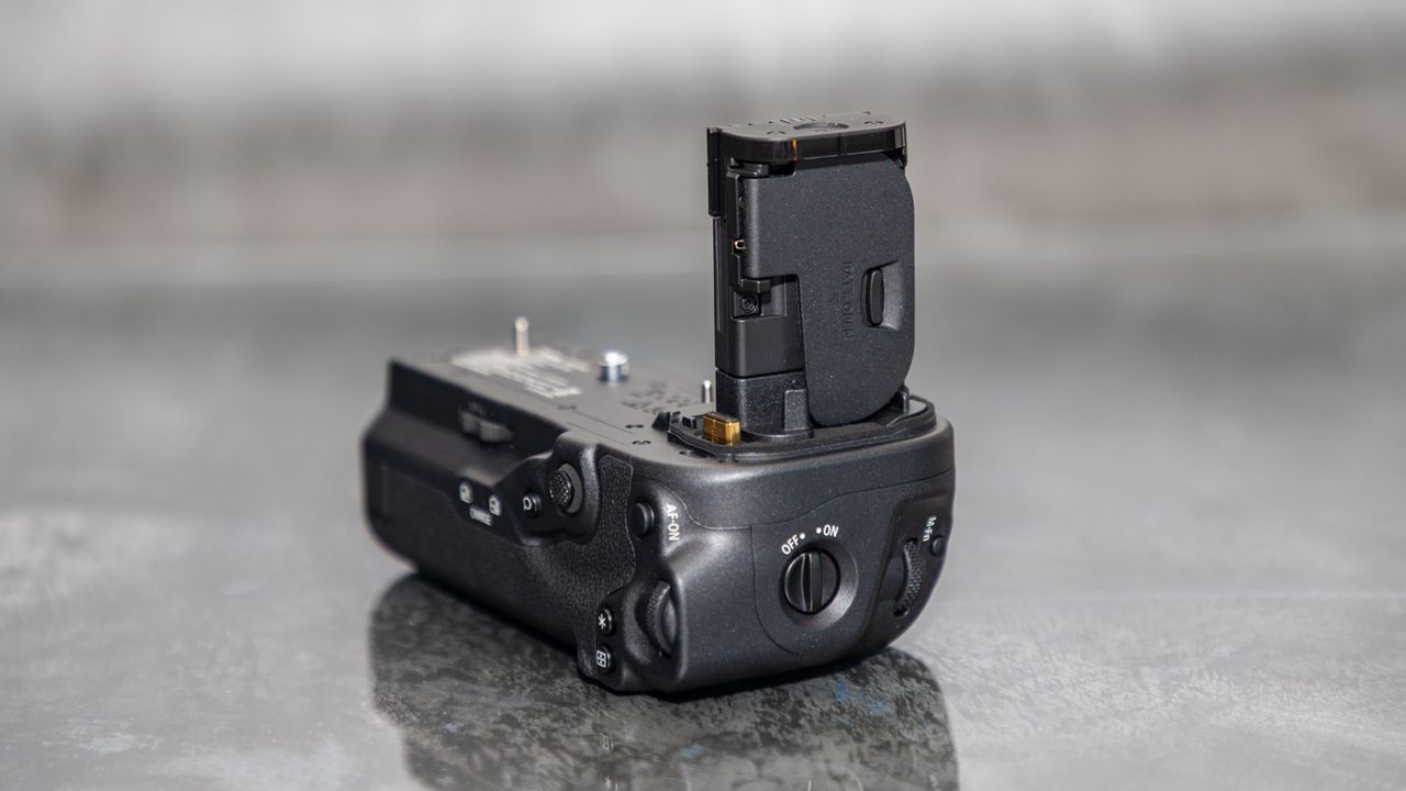 Canon BG-R20 Battery Grip for Canon EOS R5 Mark II