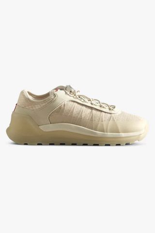 An image of the creamy off-white Hunter walking trainers