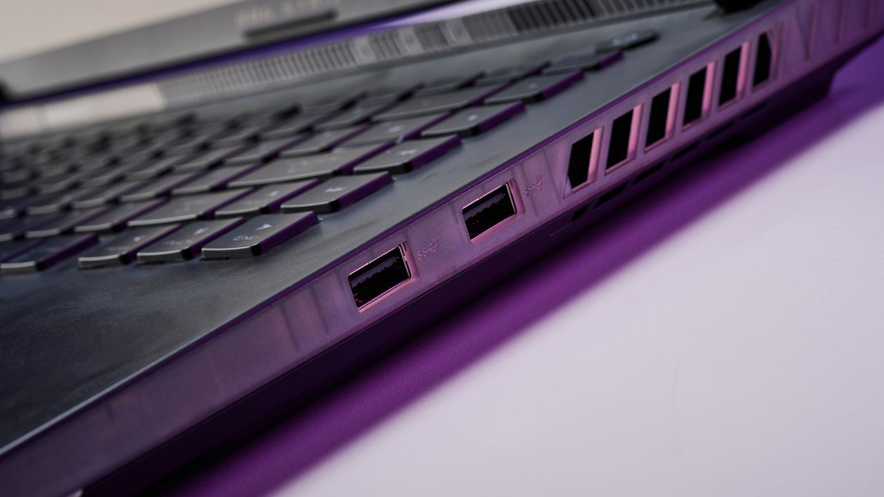The Asus ROG Strix 16 ports.