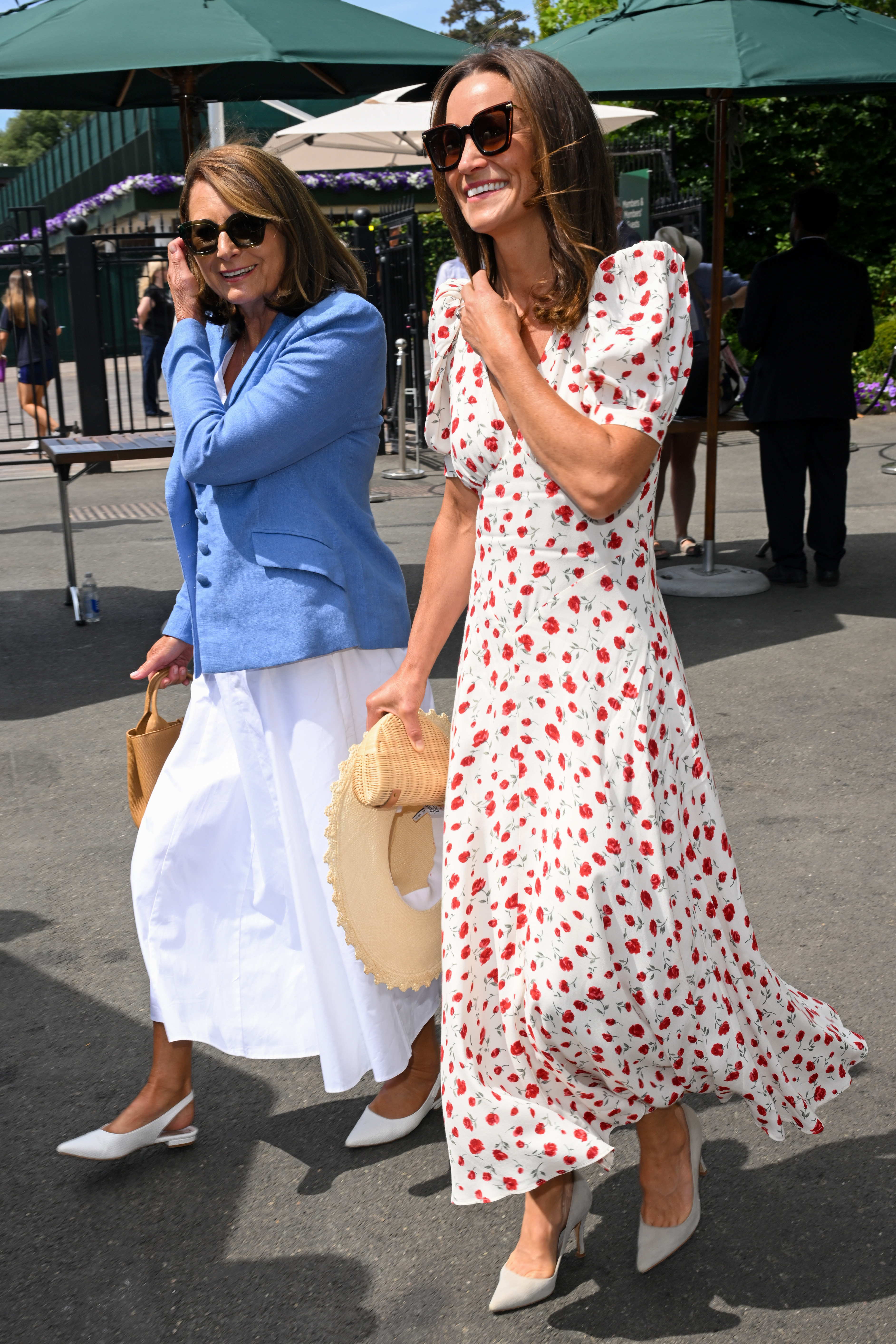 Pippa and Carole Middleton walking next to each other at Wimbledon