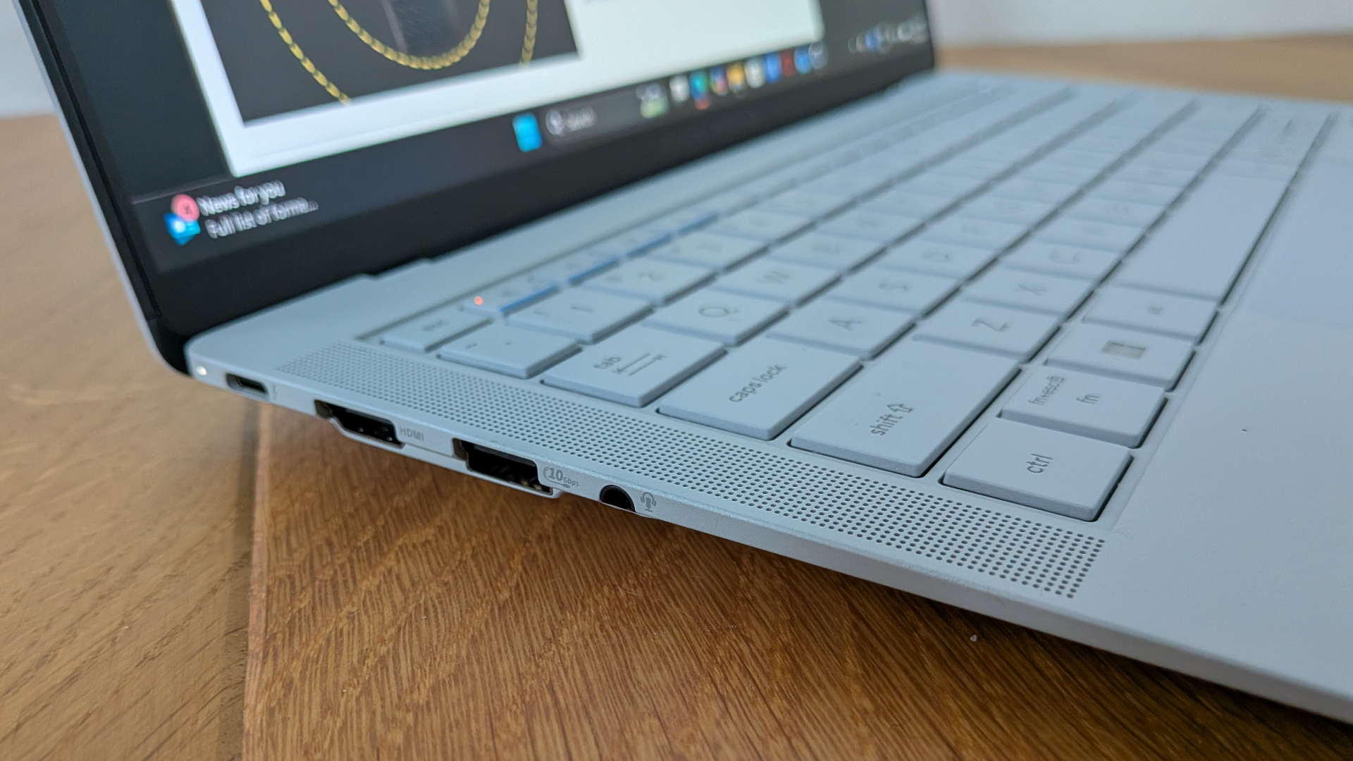 The Asus ExpertBook Ultra on a desk