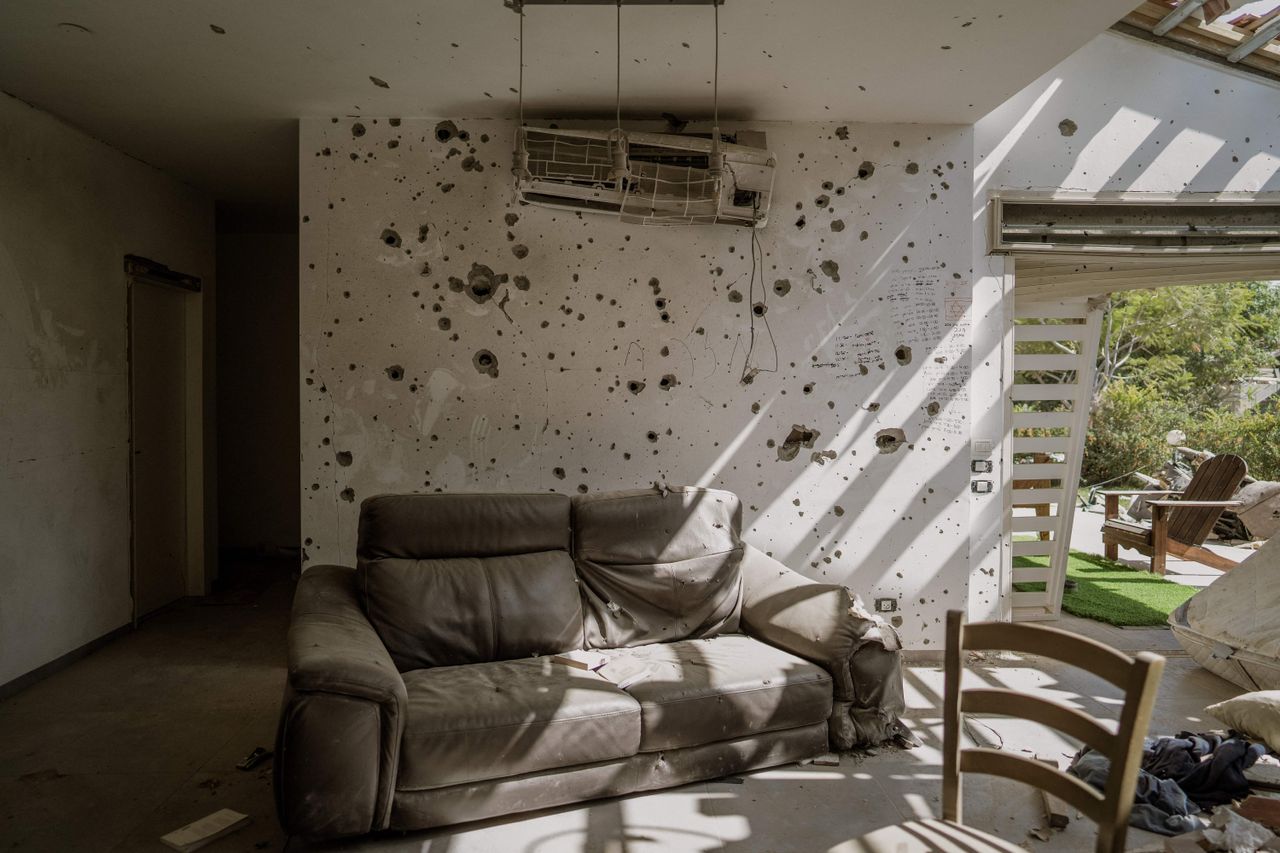 Sofa and bullet holes in Kibbutz Be&#039;eri 