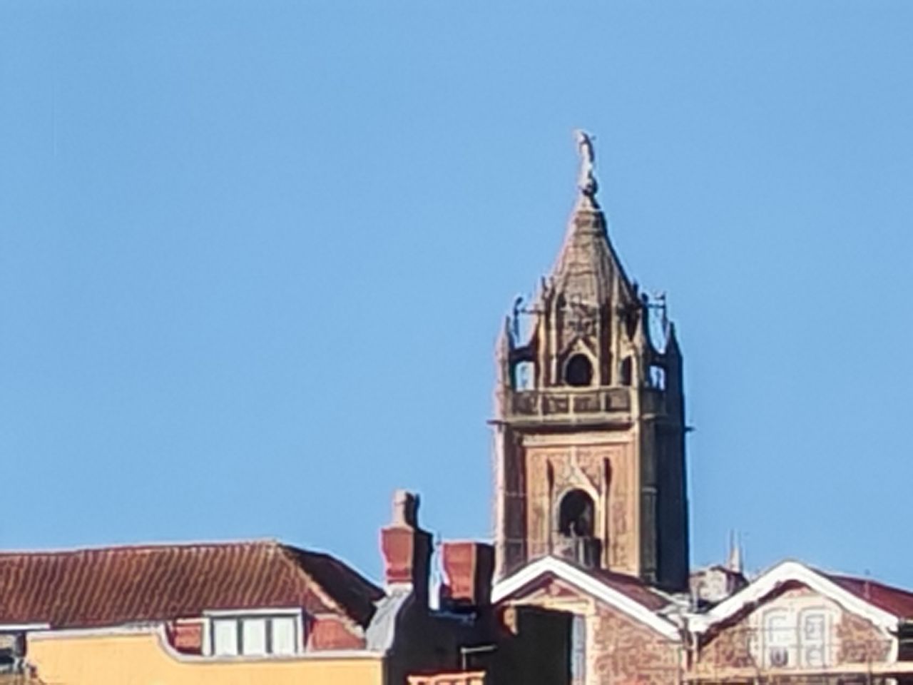 A shot taken on the Honor 400 Pro 50x zoom on a church building