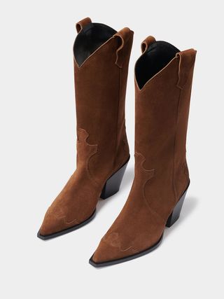 Cowboy boots with brown suede material