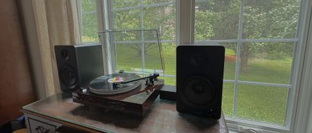 Fluance RT87 is a gorgeous looking turn table.