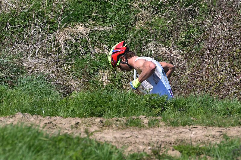 It wasn't Peter Sagan's (Tinkoff-Saxo) day with his stomach then shifter giving him grief