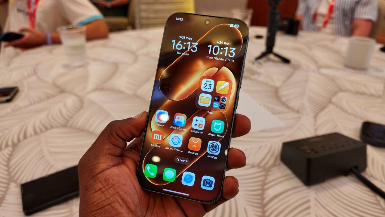 The Xiaomi 18 Pro display