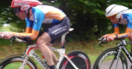 BikeRadar's Jeff Jones and Robin Coomber en route to winning the 'corporatif' category