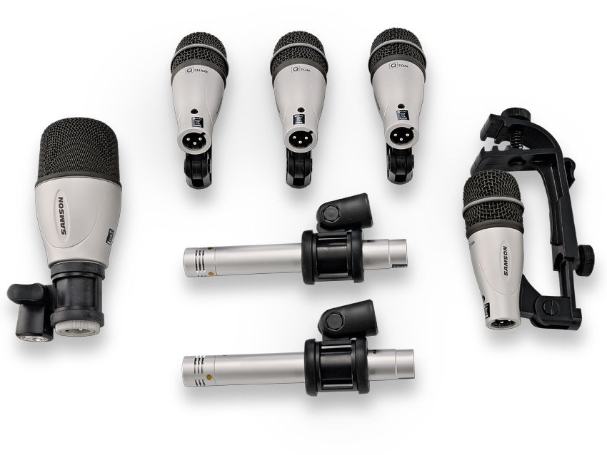 The QTOM mics have plastic moulded casings and weigh surprisingly little.