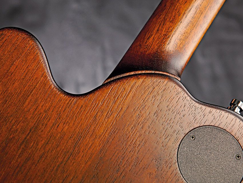 The nicely offset neck heel gives easy access to the upper frets.