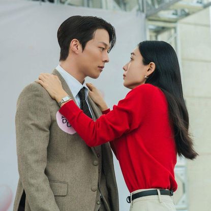 A woman (Ahn Eun-jin, right) stands with her hands on a man's (Kang Ji-yong, left) shoulders, in the K-drama 'Dynamite Kiss.'