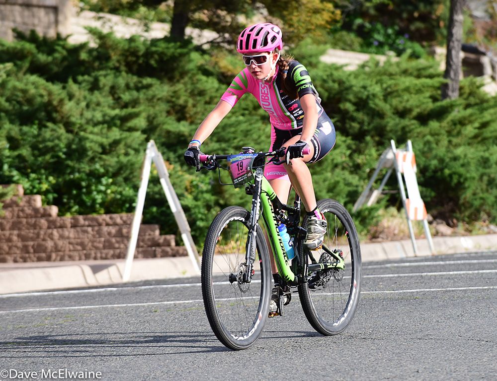 Emily Shields (NoTubes) riding alone mid-race