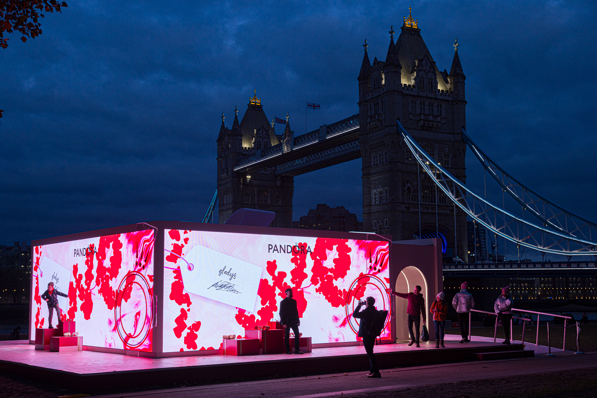 themed popup for Pandora, by London Bridge