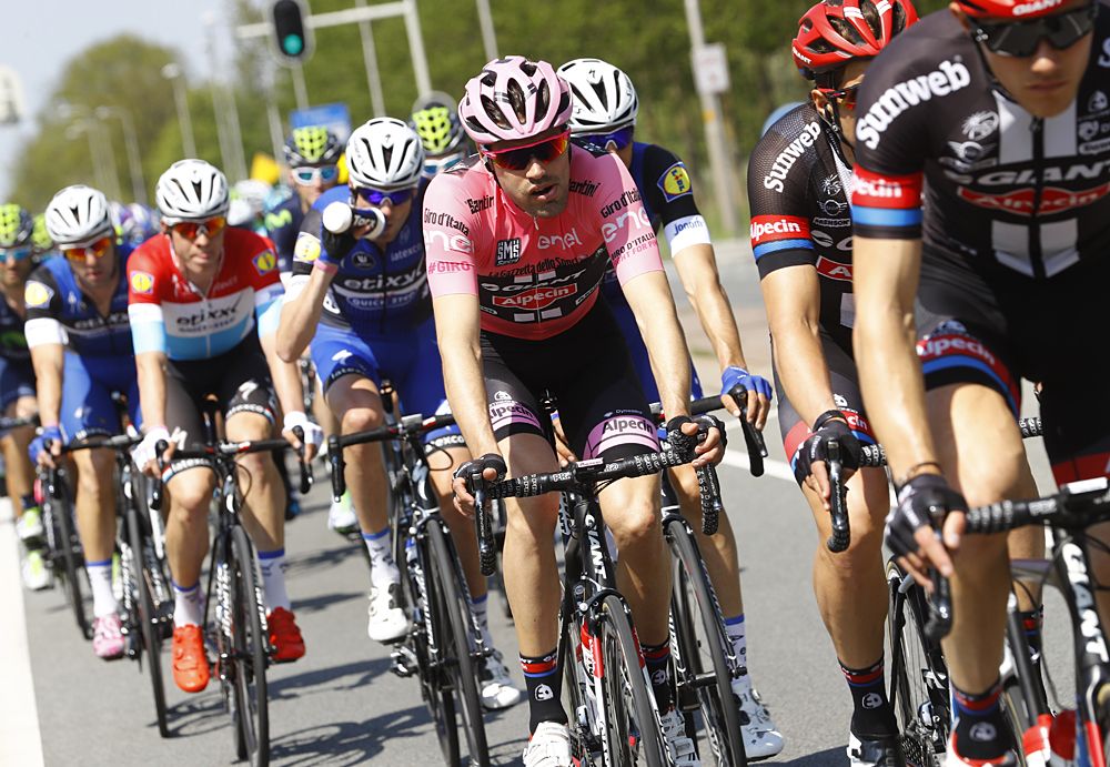 Tom Dumoulin (Giant-Alpecin) sits in the bunch at the start of stage 2
