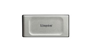 Kingston XS2000 USB 3.2 Gen 2x2 external SSD mot hvit bakgrunn